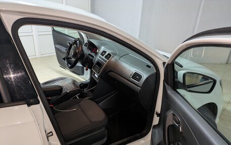 Volkswagen Polo VI (EU Market), 2017 год, 1 000 000 рублей, 23 фотография