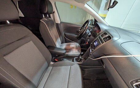 Volkswagen Polo VI (EU Market), 2017 год, 1 000 000 рублей, 31 фотография