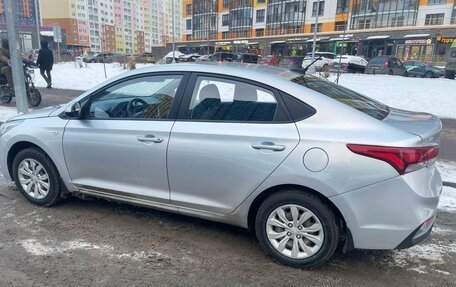 Hyundai Solaris II рестайлинг, 2017 год, 950 000 рублей, 5 фотография
