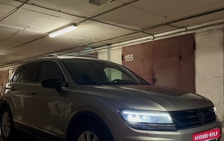 Volkswagen Tiguan II, 2018 год, 2 850 000 рублей, 2 фотография