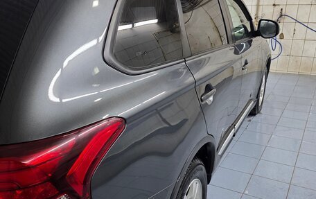 Mitsubishi Outlander III рестайлинг 3, 2021 год, 2 350 000 рублей, 5 фотография