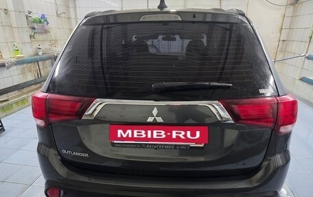 Mitsubishi Outlander III рестайлинг 3, 2021 год, 2 350 000 рублей, 4 фотография