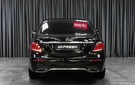 Mercedes-Benz E-Класс, 2019 год, 3 975 000 рублей, 4 фотография