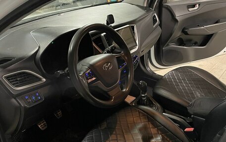 Hyundai Solaris II рестайлинг, 2017 год, 585 000 рублей, 5 фотография