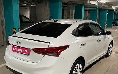 Hyundai Solaris II рестайлинг, 2017 год, 585 000 рублей, 3 фотография