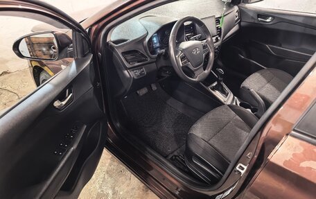 Hyundai Solaris II рестайлинг, 2021 год, 1 750 000 рублей, 21 фотография