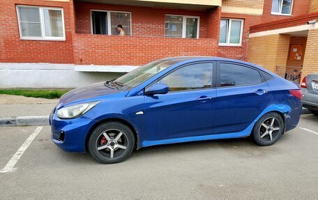 Hyundai Solaris II рестайлинг, 2011 год, 450 000 рублей, 2 фотография