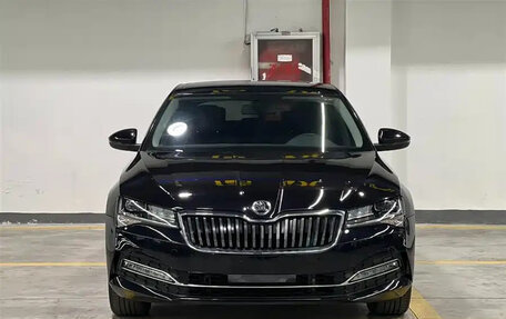 Skoda Superb III рестайлинг, 2023 год, 2 266 911 рублей, 2 фотография