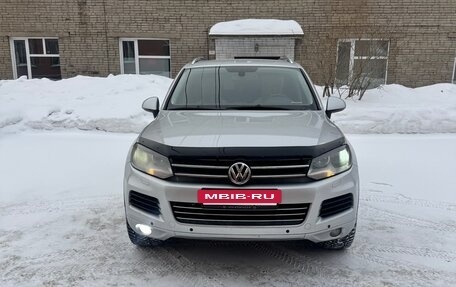 Volkswagen Touareg III, 2011 год, 2 000 000 рублей, 2 фотография