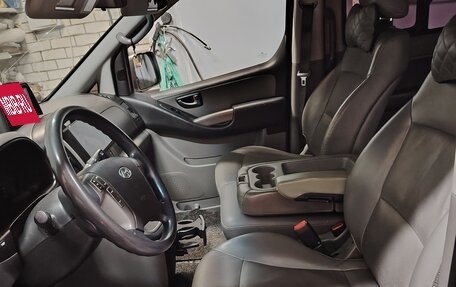 Hyundai H-1 II рестайлинг, 2012 год, 1 900 000 рублей, 8 фотография