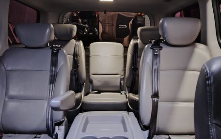 Hyundai H-1 II рестайлинг, 2012 год, 1 900 000 рублей, 11 фотография