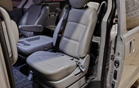 Hyundai H-1 II рестайлинг, 2012 год, 1 900 000 рублей, 10 фотография