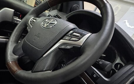 Toyota Land Cruiser 200, 2018 год, 7 500 000 рублей, 21 фотография