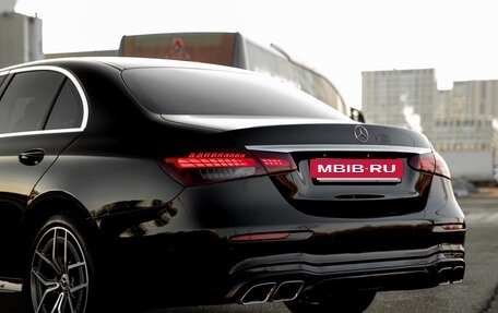 Mercedes-Benz E-Класс, 2021 год, 3 820 000 рублей, 4 фотография