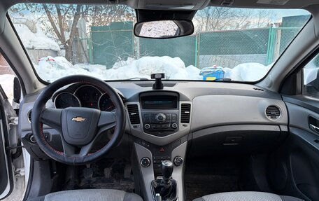 Chevrolet Cruze II, 2010 год, 650 000 рублей, 6 фотография