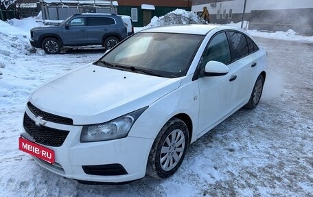 Chevrolet Cruze II, 2010 год, 650 000 рублей, 4 фотография