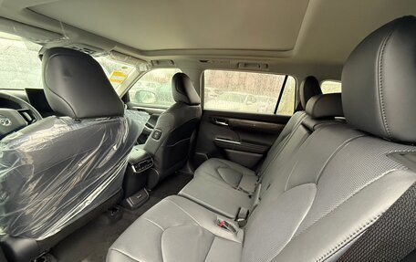 Toyota Highlander, 2025 год, 6 000 000 рублей, 21 фотография