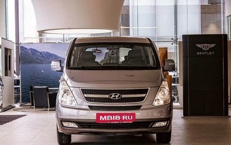 Hyundai Grand Starex Grand Starex I рестайлинг 2, 2011 год, 1 795 000 рублей, 2 фотография