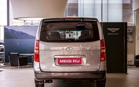 Hyundai Grand Starex Grand Starex I рестайлинг 2, 2011 год, 1 795 000 рублей, 5 фотография