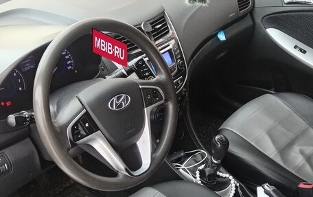 Hyundai Solaris II рестайлинг, 2013 год, 700 000 рублей, 4 фотография