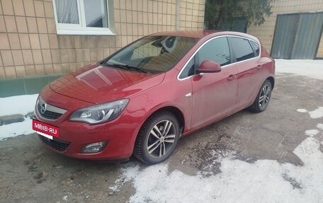 Opel Astra J, 2011 год, 900 000 рублей, 6 фотография