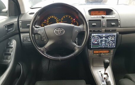 Toyota Avensis III рестайлинг, 2004 год, 749 000 рублей, 5 фотография