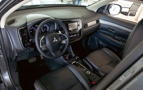 Mitsubishi Outlander III рестайлинг 3, 2014 год, 1 295 000 рублей, 13 фотография