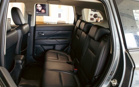 Mitsubishi Outlander III рестайлинг 3, 2014 год, 1 295 000 рублей, 17 фотография