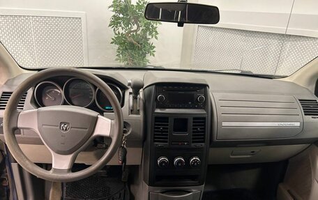 Dodge Caravan V, 2010 год, 900 000 рублей, 11 фотография