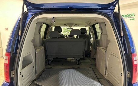 Dodge Caravan V, 2010 год, 900 000 рублей, 17 фотография