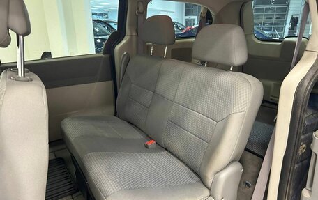 Dodge Caravan V, 2010 год, 900 000 рублей, 12 фотография