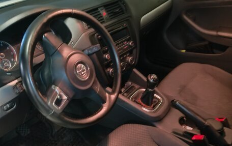 Volkswagen Jetta VI, 2012 год, 750 000 рублей, 2 фотография