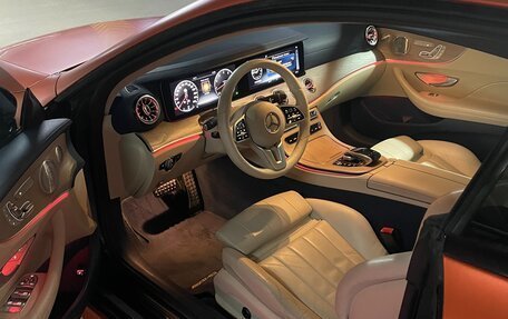 Mercedes-Benz E-Класс, 2019 год, 4 000 000 рублей, 3 фотография