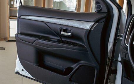 Mitsubishi Outlander III рестайлинг 3, 2013 год, 1 195 000 рублей, 12 фотография