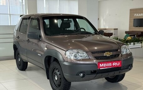 Chevrolet Niva I рестайлинг, 2017 год, 650 000 рублей, 3 фотография
