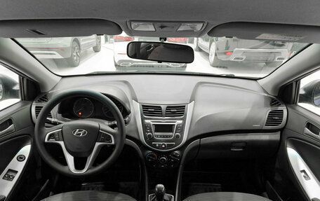 Hyundai Solaris II рестайлинг, 2015 год, 1 050 000 рублей, 17 фотография