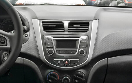 Hyundai Solaris II рестайлинг, 2015 год, 1 050 000 рублей, 18 фотография