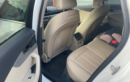 Audi A4, 2019 год, 2 240 000 рублей, 8 фотография