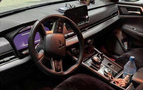 Mitsubishi Outlander, 2022 год, 3 700 000 рублей, 2 фотография