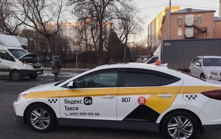 Hyundai Elantra VI рестайлинг, 2019 год, 1 300 000 рублей, 6 фотография