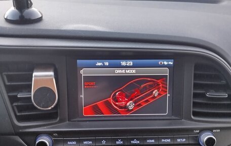 Hyundai Elantra VI рестайлинг, 2019 год, 1 300 000 рублей, 2 фотография