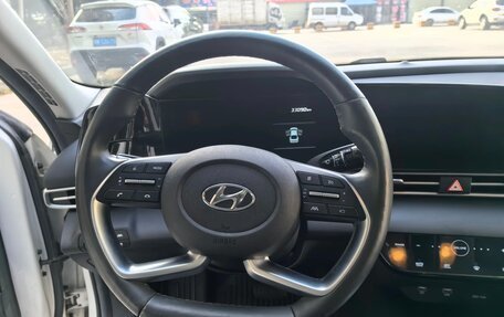 Hyundai Elantra, 2022 год, 1 550 000 рублей, 8 фотография