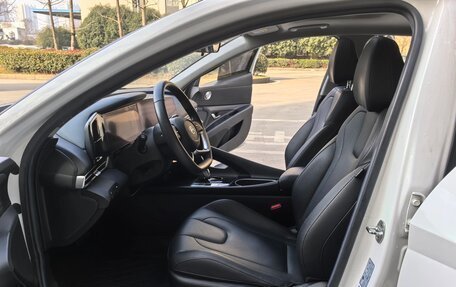 Hyundai Elantra, 2022 год, 1 550 000 рублей, 11 фотография