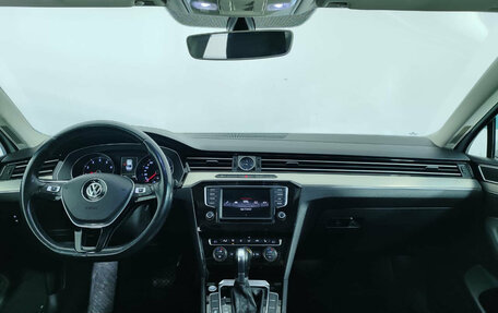 Volkswagen Passat B8 рестайлинг, 2015 год, 1 649 000 рублей, 10 фотография