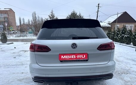 Volkswagen Touareg III, 2018 год, 4 190 000 рублей, 4 фотография