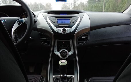 Hyundai Elantra V, 2011 год, 700 000 рублей, 6 фотография