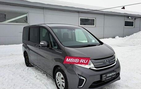 Honda Stepwgn IV, 2016 год, 1 800 000 рублей, 3 фотография