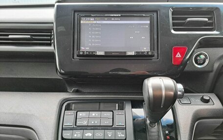 Honda Stepwgn IV, 2016 год, 1 800 000 рублей, 18 фотография