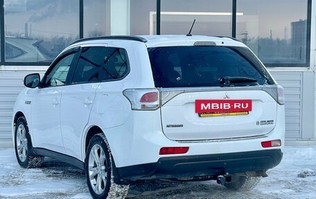 Mitsubishi Outlander III рестайлинг 3, 2014 год, 1 400 000 рублей, 3 фотография