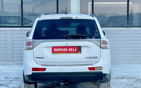 Mitsubishi Outlander III рестайлинг 3, 2014 год, 1 400 000 рублей, 4 фотография